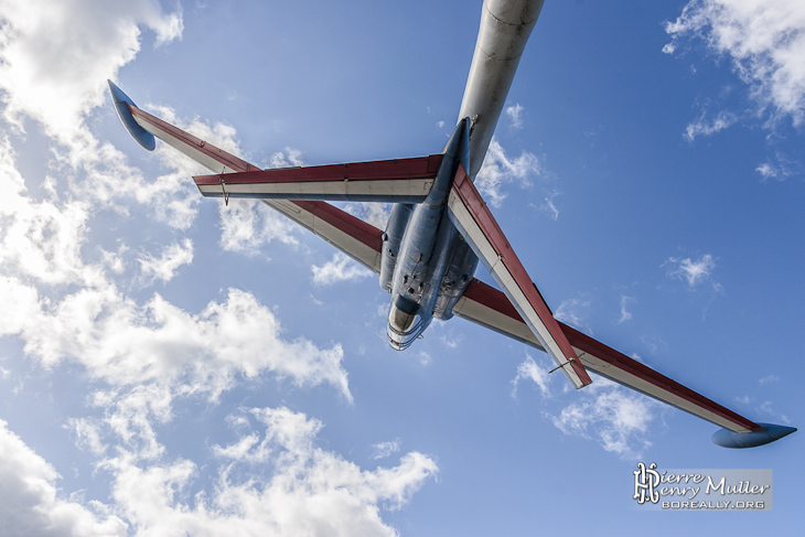 Fouga Magister aux couleurs de la patrouille de France