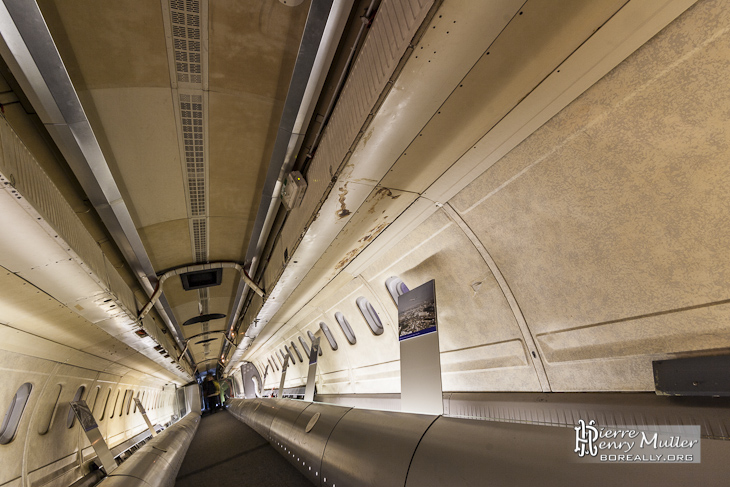 Intérieur du Concorde 001 avec accès par l'arrière du fuselage