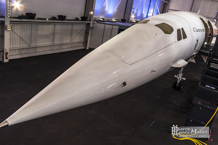 Né escamotable du Concorde 001 avec ses hublots prototypes au Bourget
