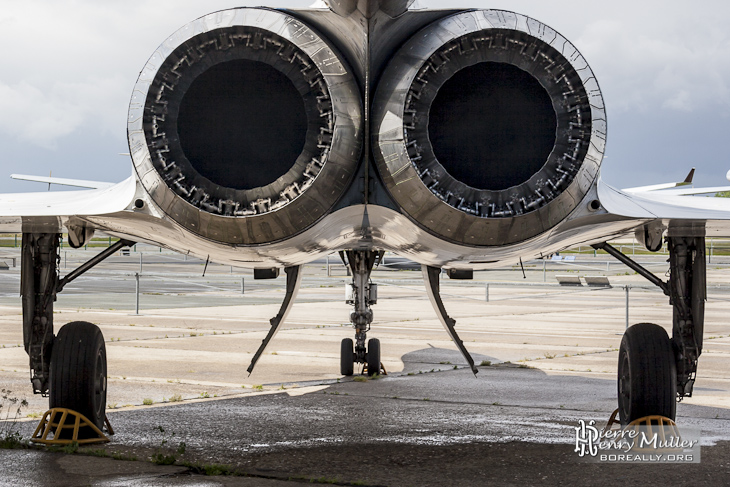 Tuyères des moteurs Snecma M 53-P du Mirage 4000 au Bourget
