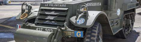 ...Blind&eacute; half track (mi pneu, mi chenille) M5 &laquo; Le Volontaire &raquo; pr&eacute;sent &agrave; la c&eacute;r&eacute;monie d&rsquo;inauguration du hall de la seconde guerre mondiale du Bourget....