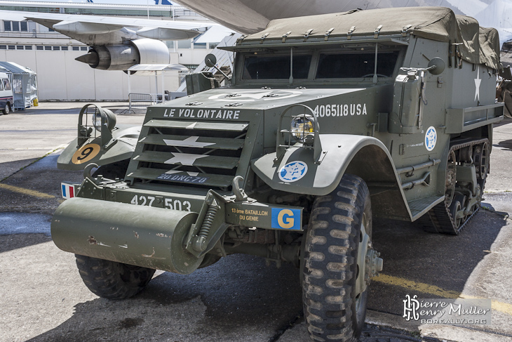 Blindé militaire Half-track International Harvester Company M5 « le volontaire »