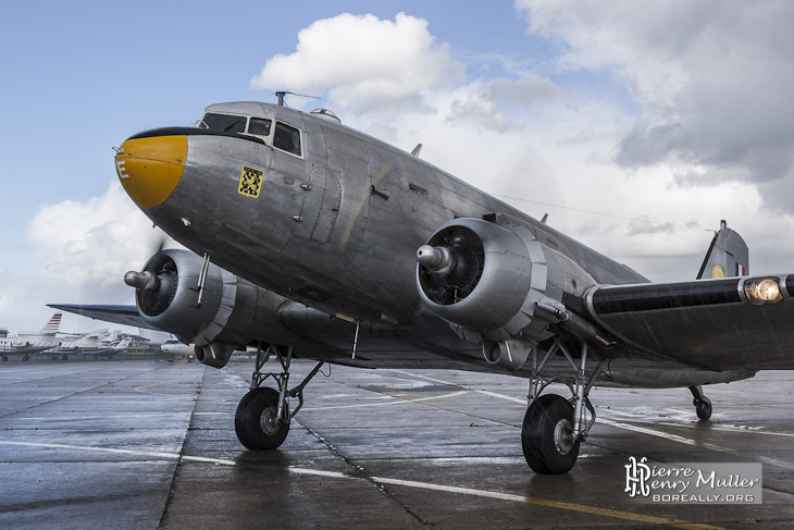 Douglas C-47 Skytrain Dakota en ventilation moteur au musée du Bourget