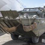 GMC DUKW 353 "duck" à côté du Boeing 747 au musée du Bourget