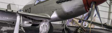 ...Le Mustang a été le meilleur chasseur américain pendant la seconde guerre mondiale. Il est équipé du même moteur que le Spitfire soit le Rolls-Royce Packard Merlin V-1650 de 1490 chevaux. 15600 unités ont été produites sous différentes évolutions....