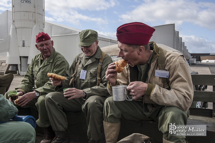 Petit déjeuner pour les membres de l'association Escadron Historique