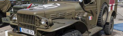 ...V&eacute;hicule militaire Dodge WC-54 ambulance...