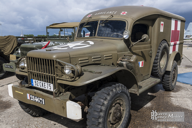 Véhicule militaire Dodge WC-54 ambulance