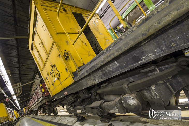 Détail de la motrice Sprague jaune pour les travaux d'entretien du métro