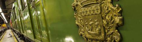 ...Les voitures Sprague Thomson ont un &eacute;cusson dor&eacute; de la ville de Paris sur leurs flancs vert ou rouge....
