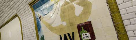 ...Ancienne publicité pour de l’eau de javel Jav en faïence à la station Saint Martin....