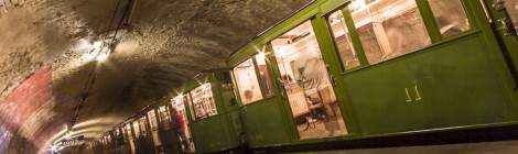 ...La station intermédiaire de la voie des fêtes Haxo a été creusée mais n’a jamais été reliée à la surface et n’a donc jamais vu passer de voyageur de services réguliers. En 1993 le quai unique de la station sert à présenter le MF 88 à la presse, le quai est alors repeint et décoré avec un panneau 1993 et des encarts rouge aux murs rappelant des dates significatives du métro....