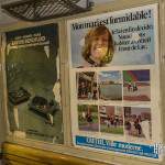 Vieilles publicités dans une rame Sprague Thomson