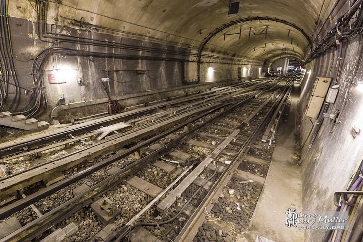 La voie des Fêtes et la voie navette en amont de la station Porte des Lilas