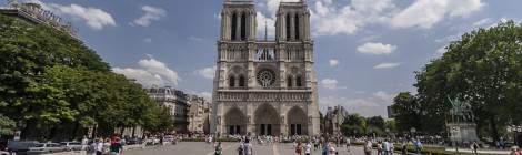 ...Le parvis de la Cathédrale Notre-Dame de Paris aussi appelé place Jean-Paul II est une grande zone devant la façade principale de la Cathédrale orientée à l’ouest. Sur ce parvis se trouve le point kilométrique 0 des routes françaises à quelques mètres de l’entrée de la Cathédrale....