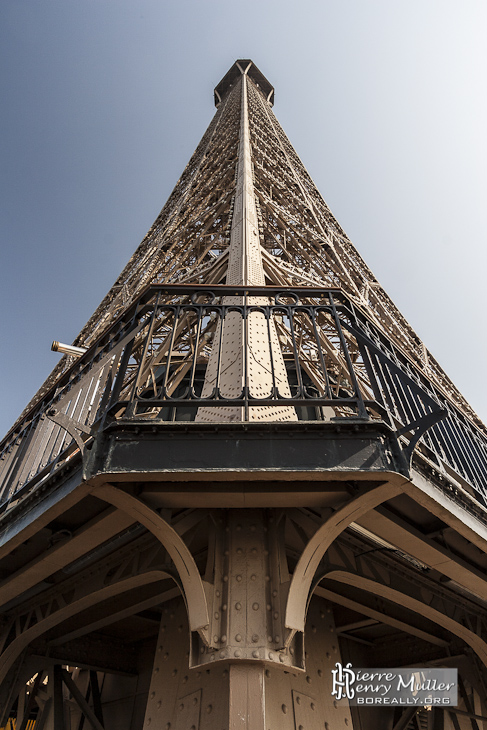 Etage supérieur du deuxième étage de la Tour Eiffel à Paris