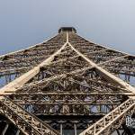Jonction des 4 branches de la structure de la Tour Eiffel
