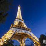 Tour Eiffel au coucher de soleil avec tous les flash allumés