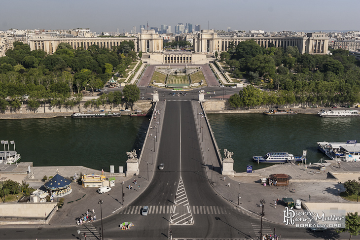 Le Trocadéro vue depuis le premier étage de la Tour Eiffel à Paris