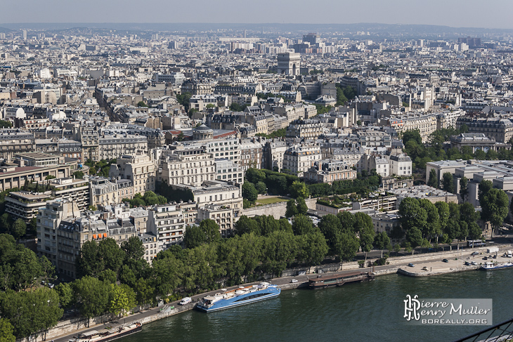 Vue de Paris et l'Arc de Triomphe depuis la Tour Eiffel