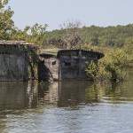 Cabane de chasseurs sur le bord du marais d'Huchet avant la descente du courant