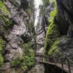 Chemin suspendu dans les gorges de Kakuetta