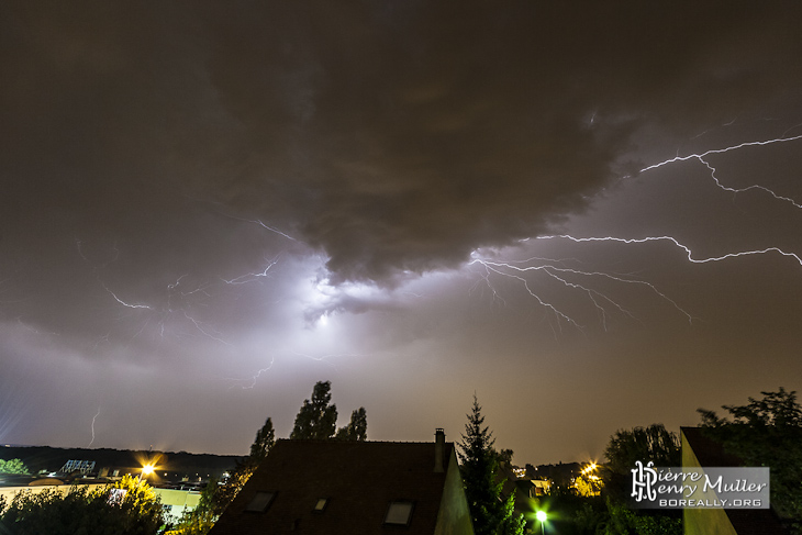 Éclairs horizontaux au dessus des Yvelines