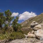 Cairn sur un chemin de montagne dans les Pyrénées espagnoles