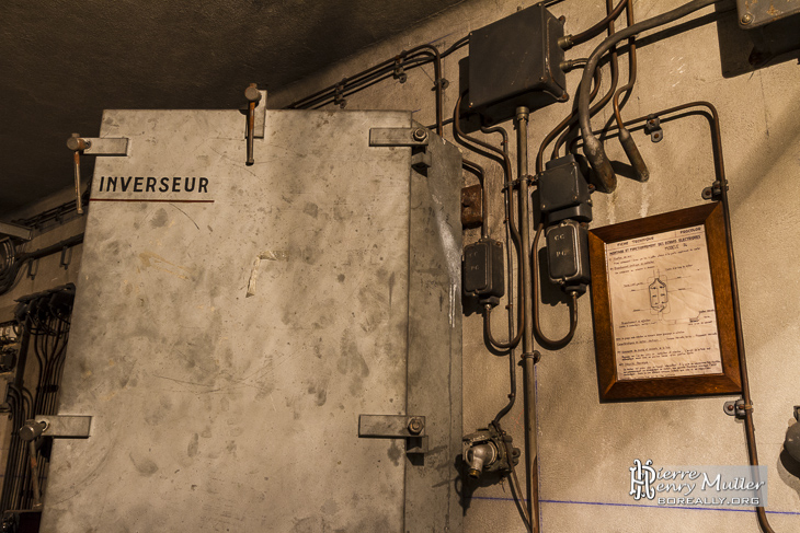 Contrôles des voies depuis le poste de régulation du bunker de la Gare de l'Est