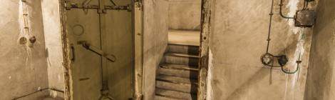 ...Porte renforcée d’un sas du bunker de la Gare de l’Est...