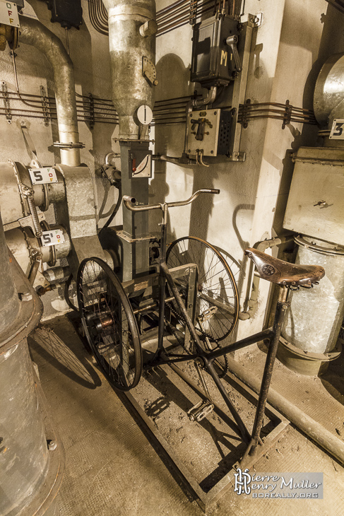 Vélo générateur d'air et d'électricité dans le bunker de la Gare de l'Est