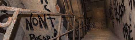 ...Ce double escalier croisé avec intersections aux paliers permet un flux de personne sans interruption entre le bunker abri et les sous sols du Laboratoire des Ponts et Chaussées du boulevard Lefebvre....