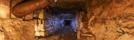 ...Ancienne installation de chauffage des champignonniste de la carrière utilisant le puits comme cheminée pour la chaudière....