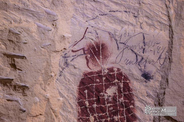 Dessin bonhomme sur un mur de la carrière Bazemont