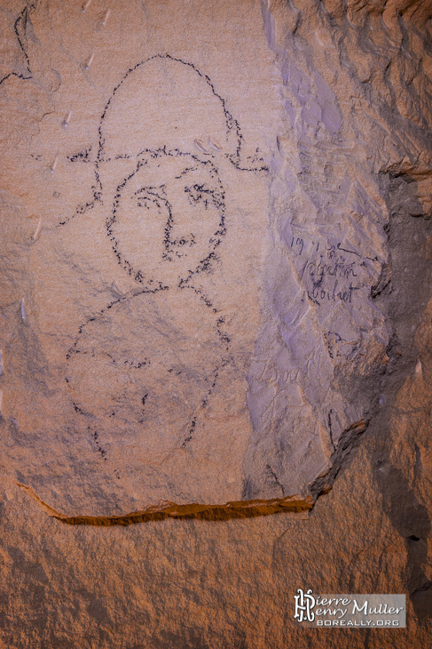 Dessin Napoléon Bonaparte au fusin sur un mur de la carrière Bazemont