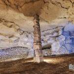 Grand pilier à bras dans une salle de la carrière Bazemont