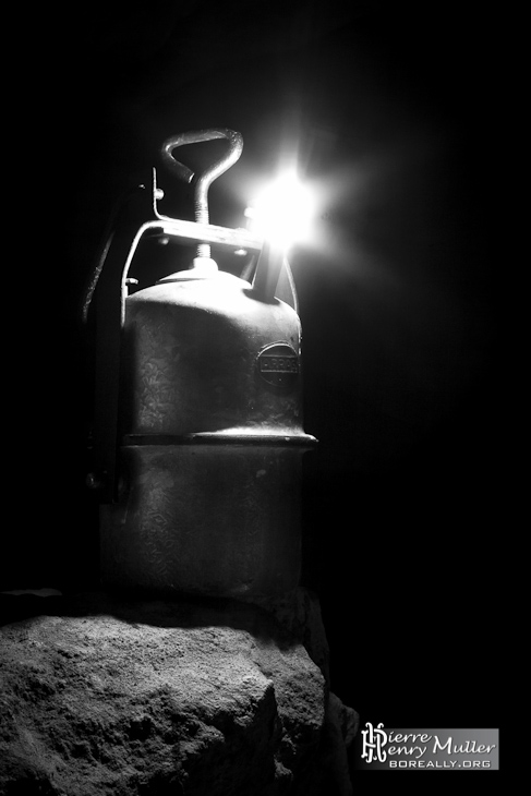 Lampe acétylène Arras en noir et blanc
