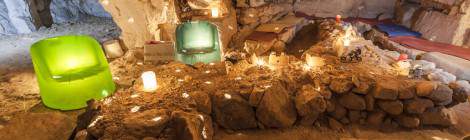 ...Ce petit squat a été aménagé par des ktaphiles et est utilisée par les spéléologues du coin. A une époque elle était très orientée disco avec des sculptures et moulages forts sympathiques....