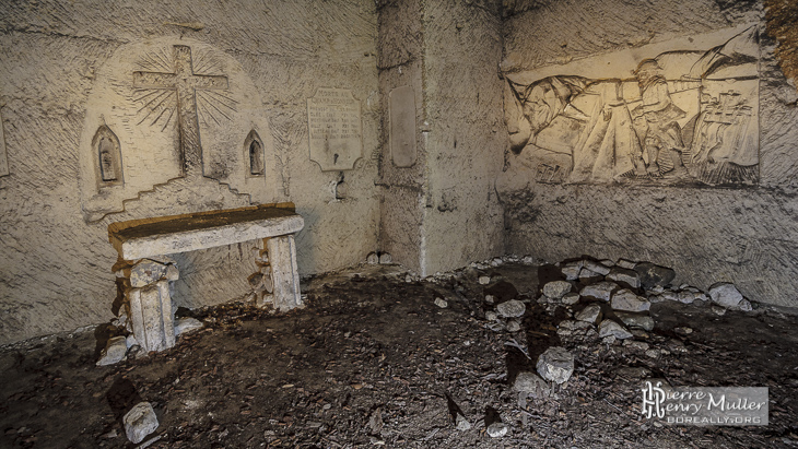 Autel de l'église souterraine dans la carrière du Chauffour