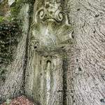 Fontaine sculptée dans la roche par Henri Louis Leclabart