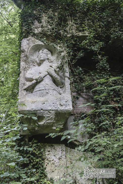 Sculpture de Jeanne d'Arc à la carrière du Chauffour