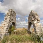 Piliers du treuil de la carrière de Chavenay en symétrie