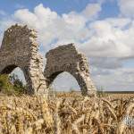 Vestiges des piliers du treuil de la carrière de Chavenay