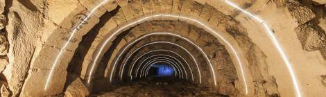 ...Lightpainting sur les arches en plein cintre d’une allée de la carrière...