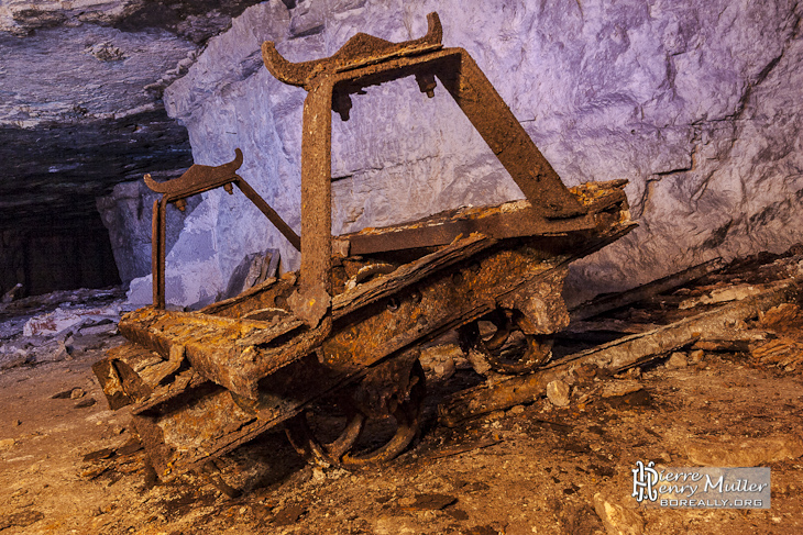 Châssis de berline à minerai de gypse dans la carrière souterraine Gagny St Pierre