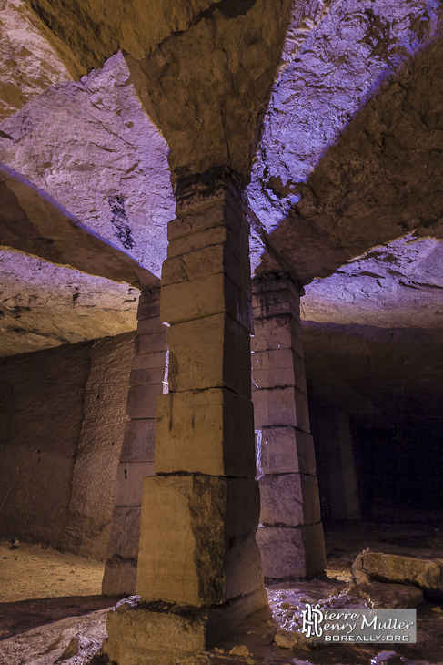 Ombres des piliers à bras dans la carrière d'Hennocque de Méry sur Oise