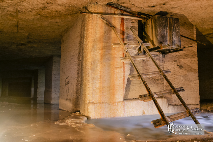 Réservoir de capture de l'eau d'infiltration pour l'exploitation des champignons