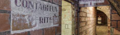 ...Inscriptions dirigeant les civils se mettant à l’abri entre les contagieux et les non contagieux...