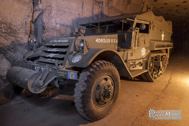 Half-track International Harvester Company M5 "le volontaire" au PC de l'Otan au Mesnil le Roi