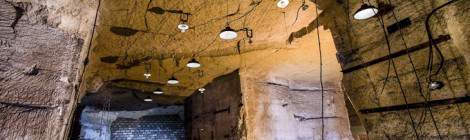 ...Salle des lampes du bunker de l’Otan....